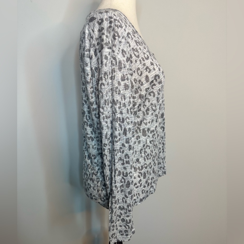 NWT sz S Rails Sami linen blend V neck leopard grey long sleeve top - Picture 5 of 6